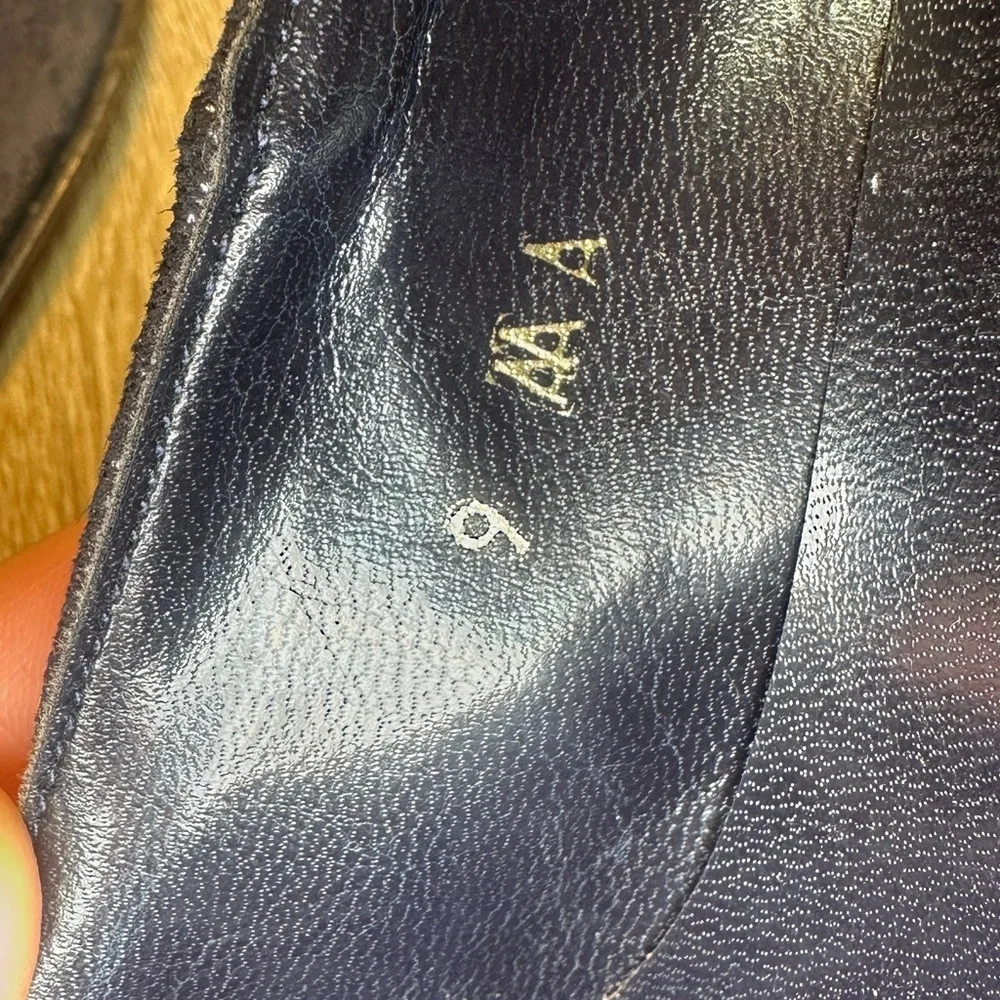 Elena Petrocelli Navy Leather Pumps 9 AAAA Extra Narrow 3.5” Heel Made in Spain